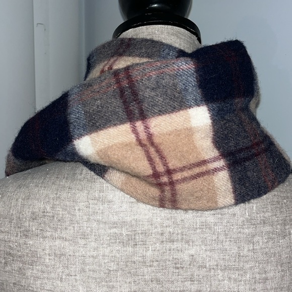 Edinburgh Vintage Check Wool Lambswool Fringed Scarf gray great condition - Picture 4 of 5